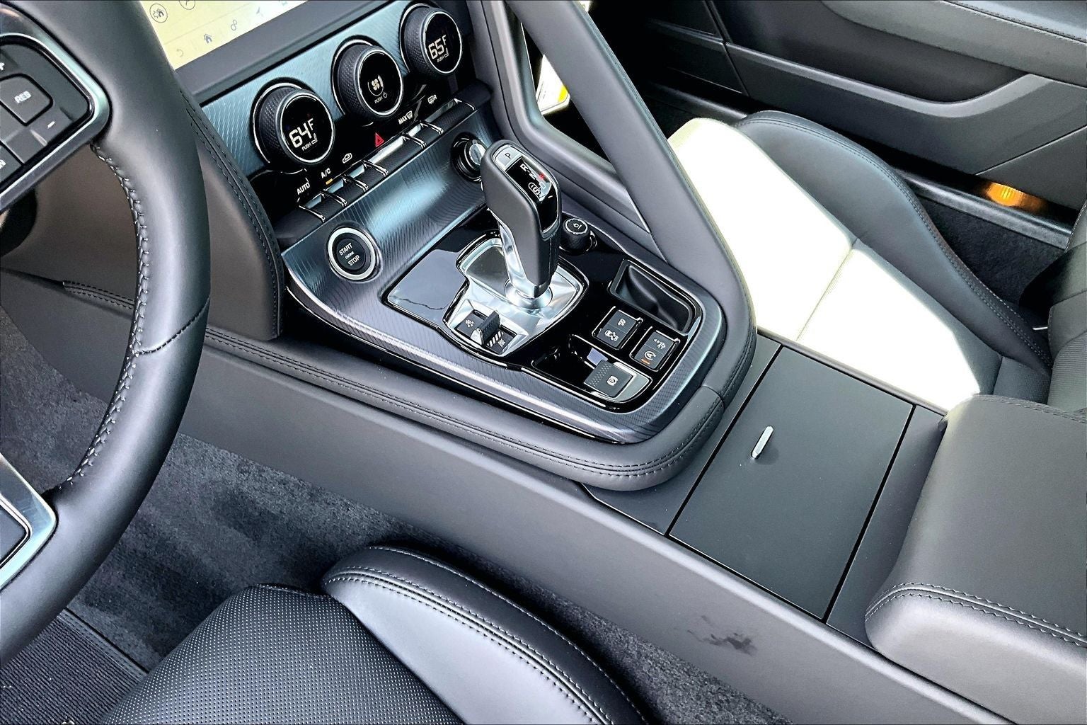 2024 Jaguar F-TYPE P450