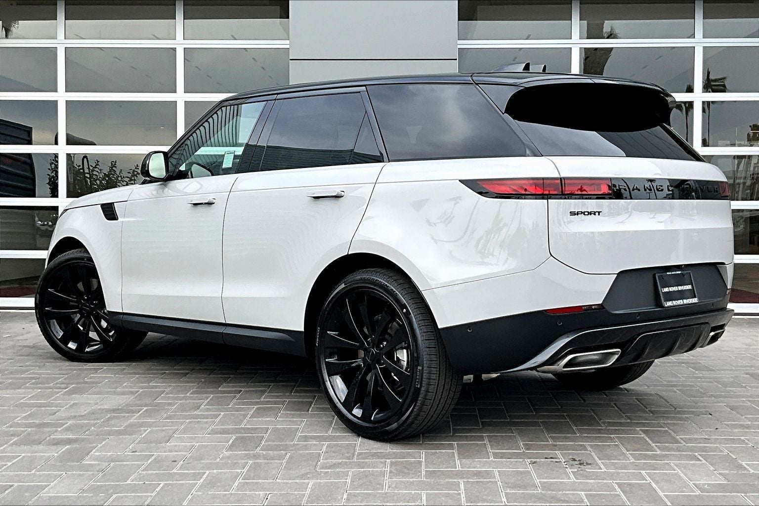2026 Land Rover Range Rover Sport SE