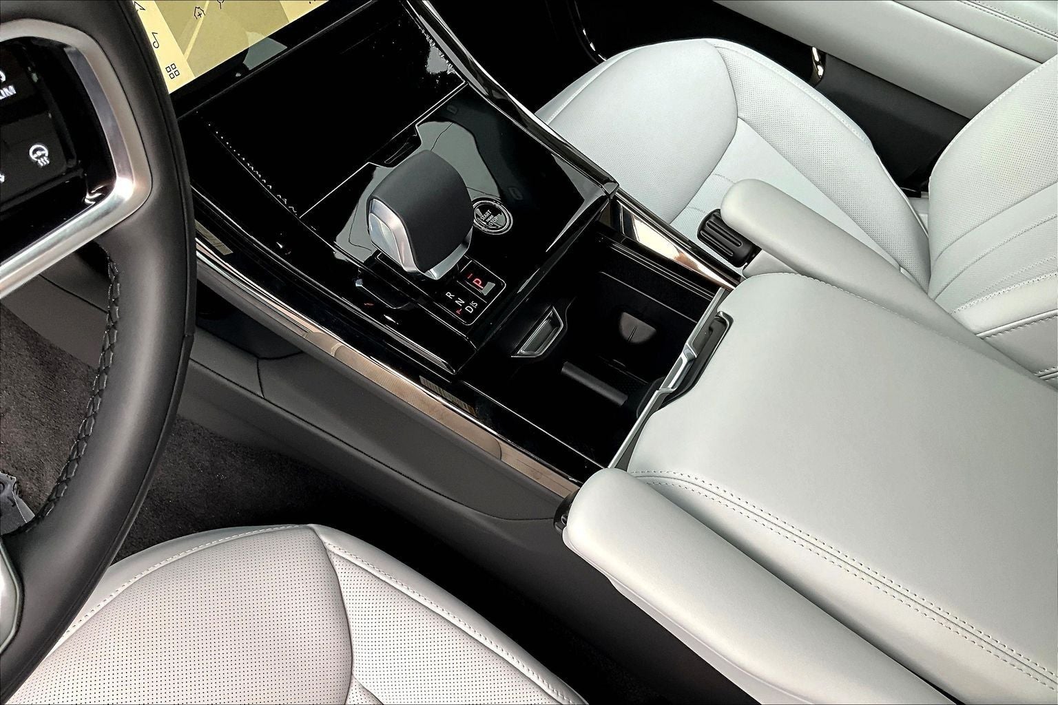 2026 Land Rover Range Rover Sport SE