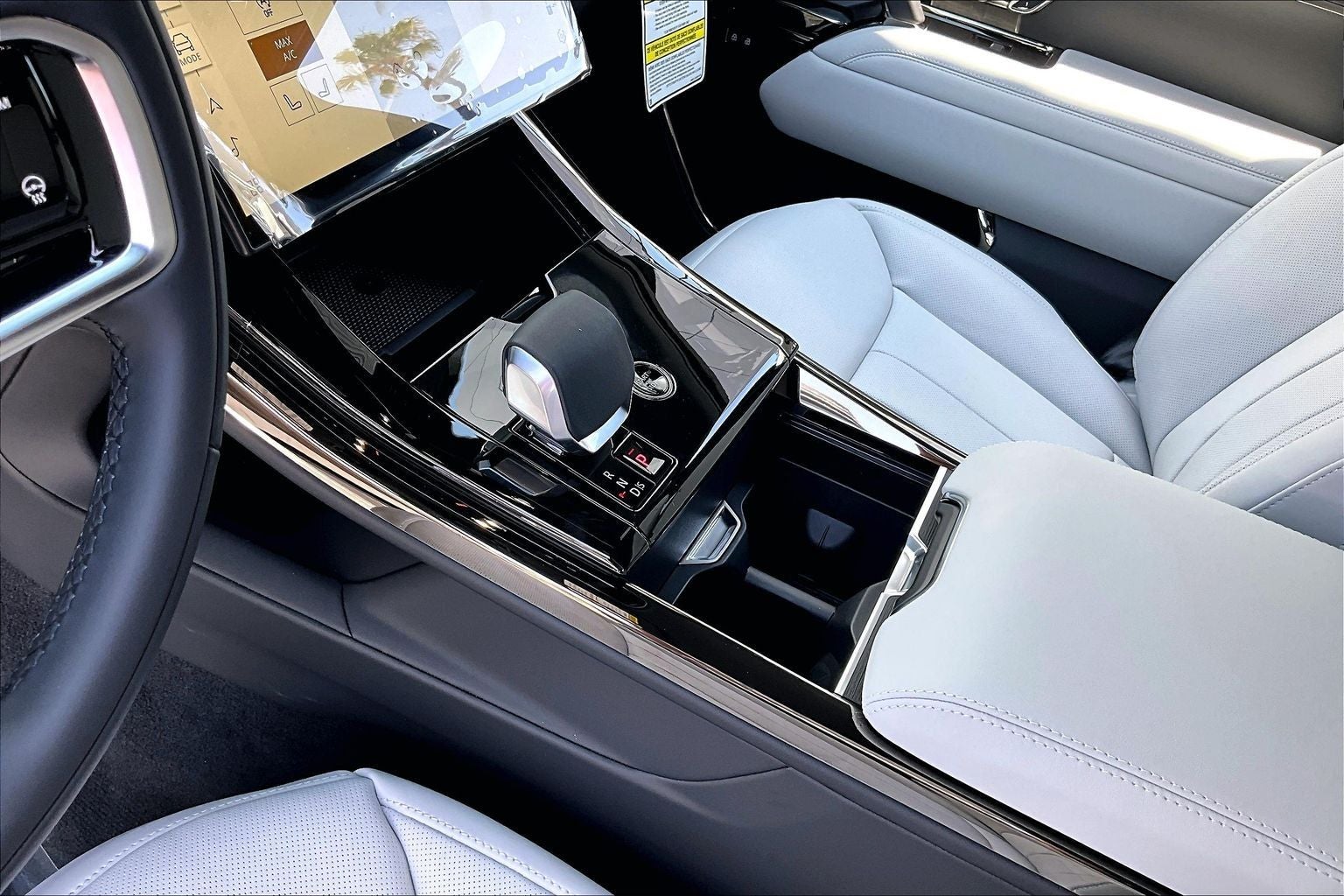 2026 Land Rover Range Rover Sport SE