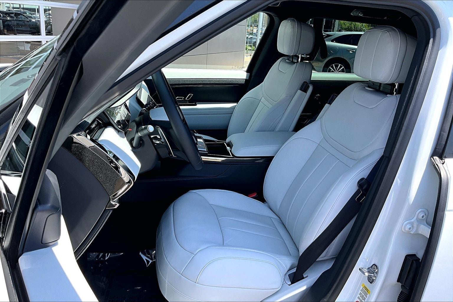 2026 Land Rover Range Rover Sport SE