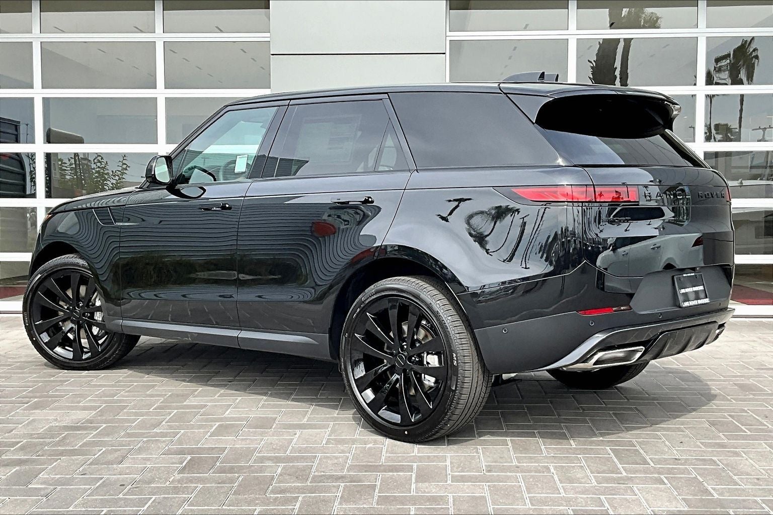 2026 Land Rover Range Rover Sport SE