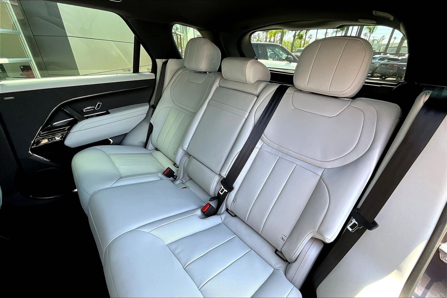 2026 Land Rover Range Rover Sport SE