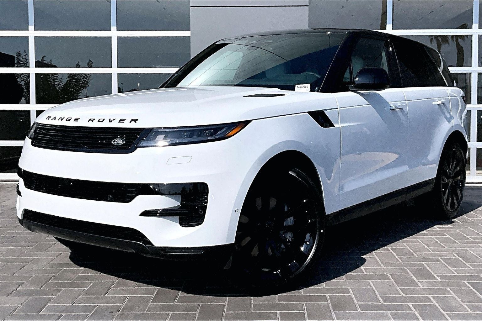 2026 Land Rover Range Rover Sport SE