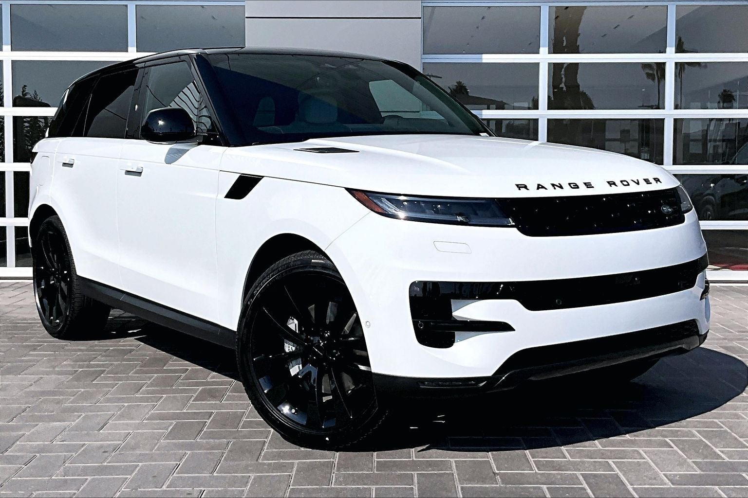 2026 Land Rover Range Rover Sport SE