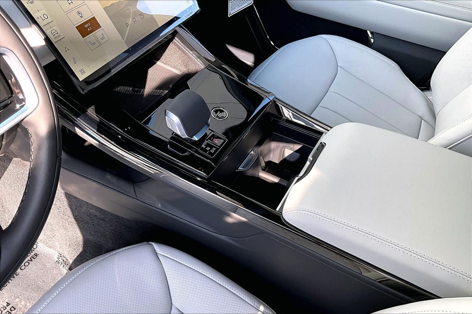 2026 Land Rover Range Rover Sport SE