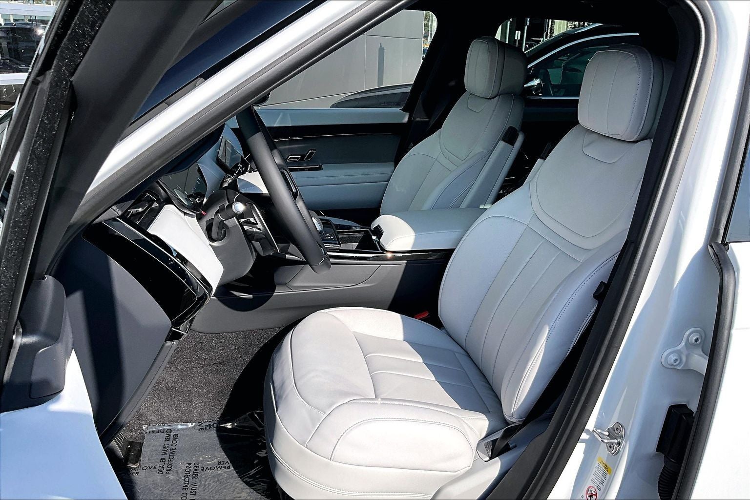 2026 Land Rover Range Rover Sport SE