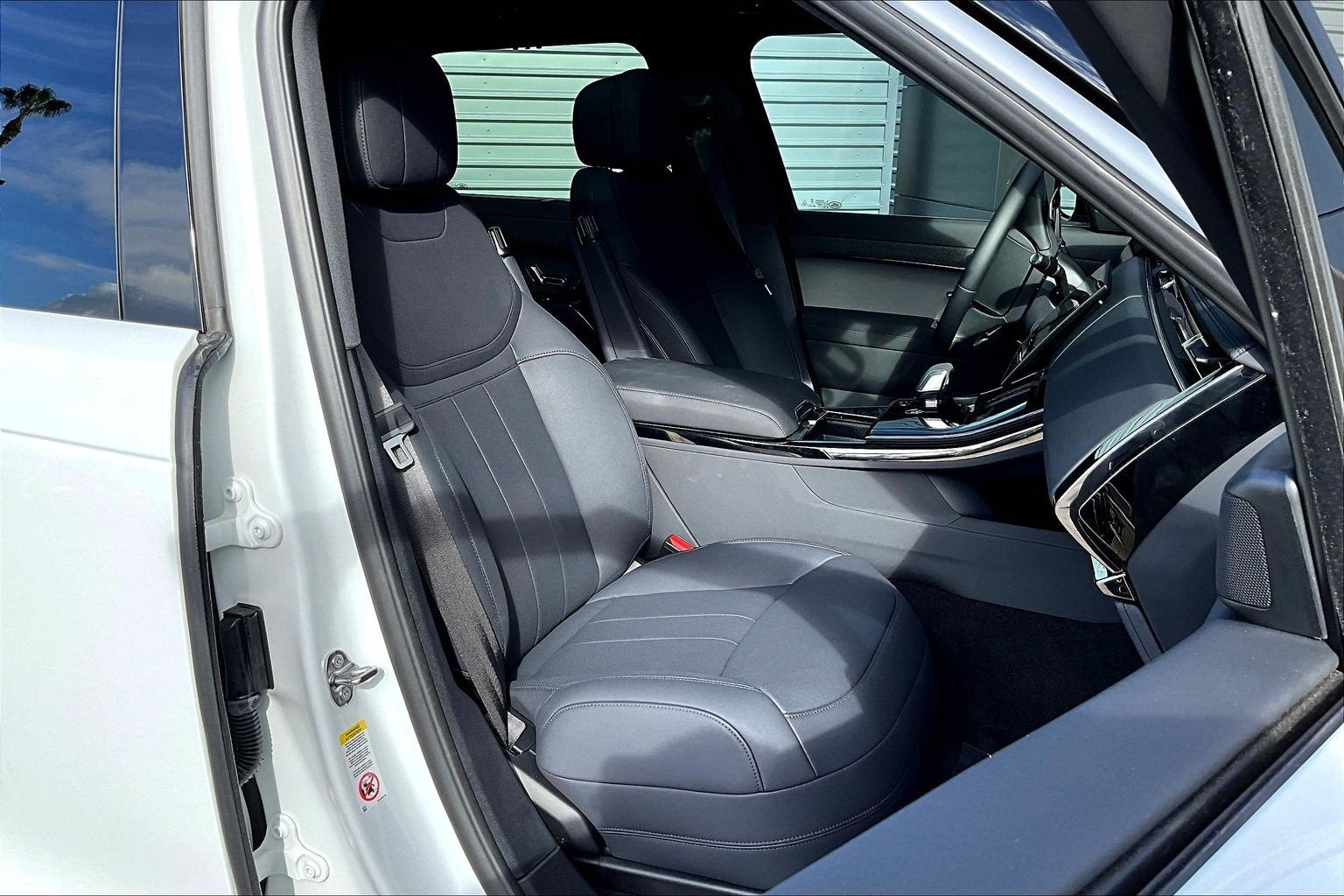 2025 Land Rover Range Rover Sport SE