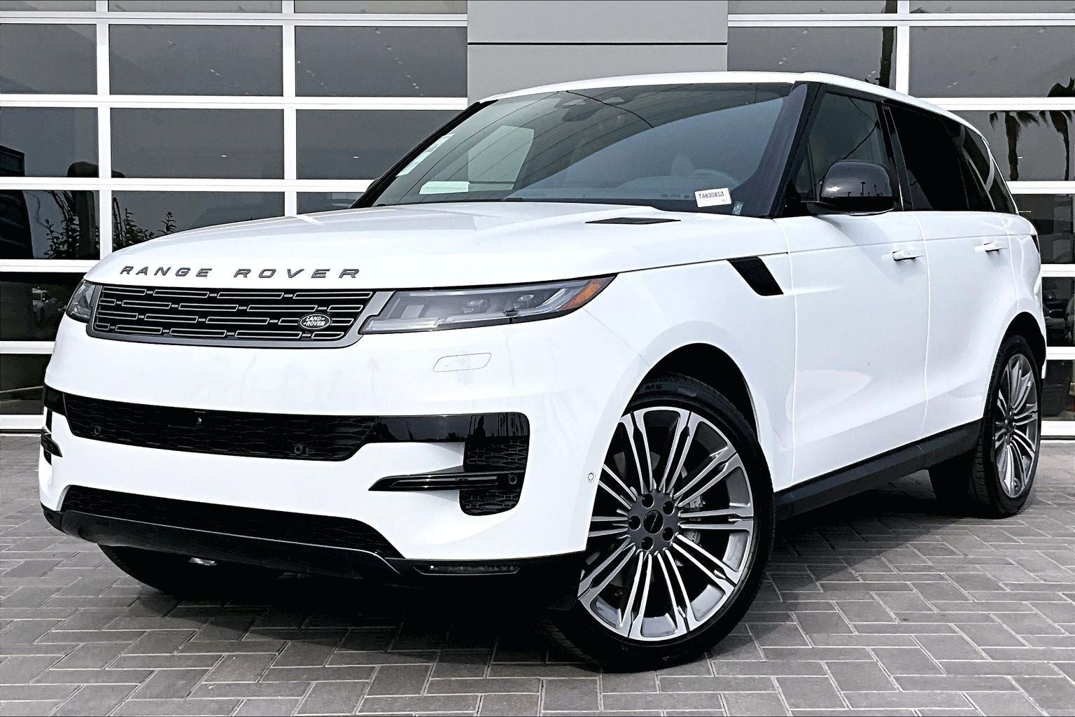 2026 Land Rover Range Rover Sport SE
