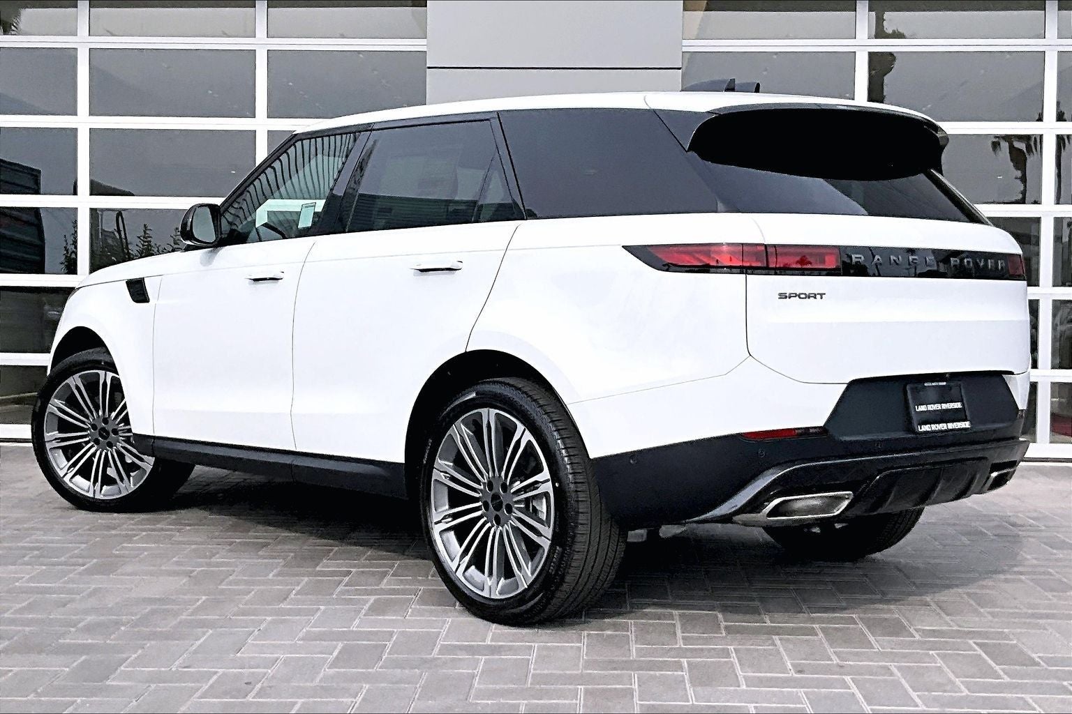 2026 Land Rover Range Rover Sport SE