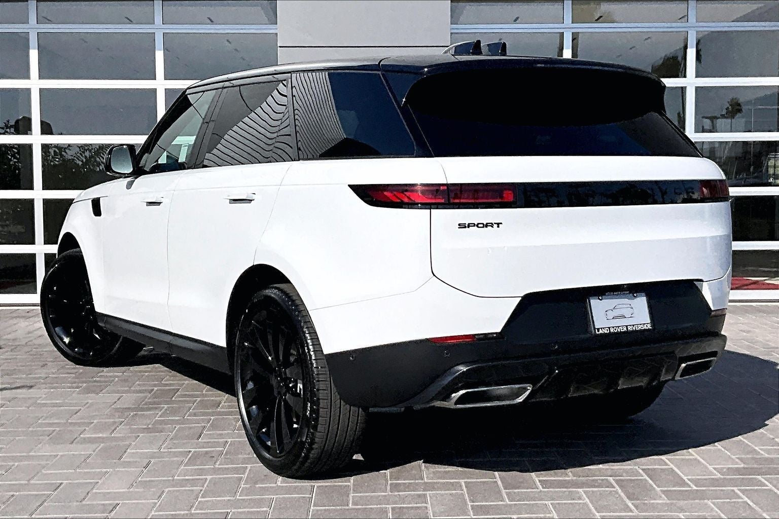 2026 Land Rover Range Rover Sport SE