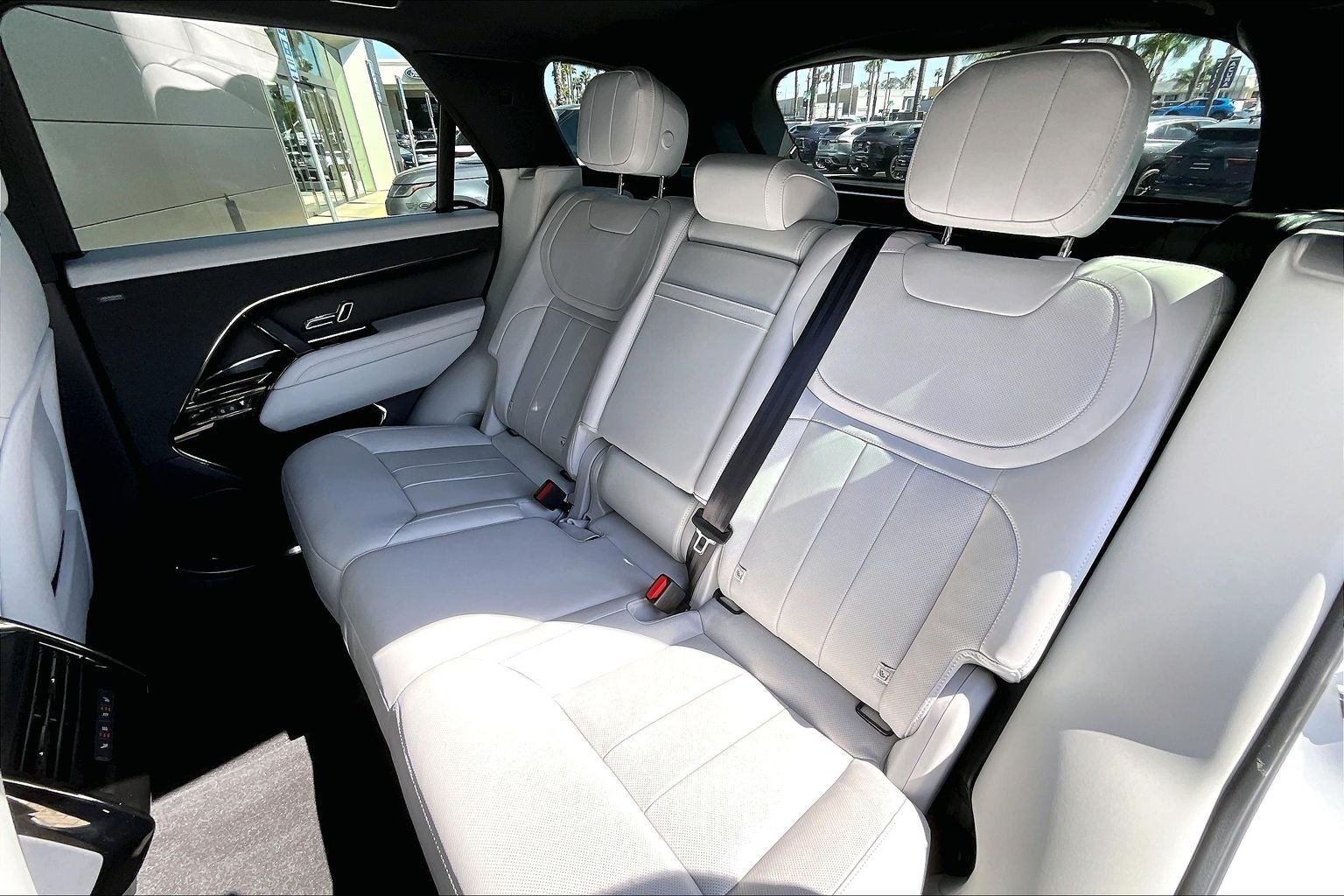 2025 Land Rover Range Rover Sport SE