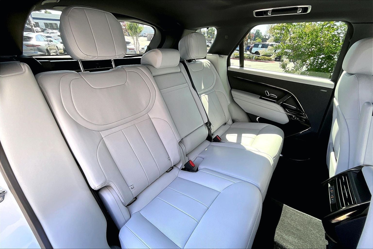 2025 Land Rover Range Rover Sport SE