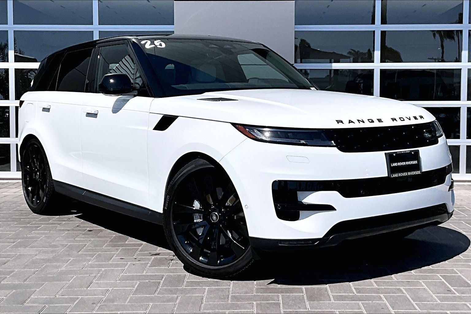 2025 Land Rover Range Rover Sport SE