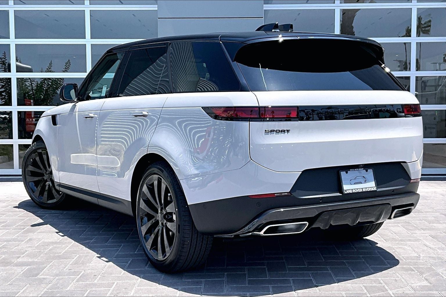 2026 Land Rover Range Rover Sport SE