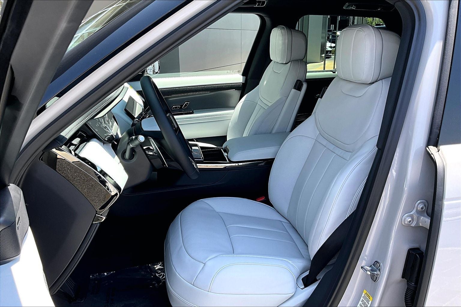 2026 Land Rover Range Rover Sport SE