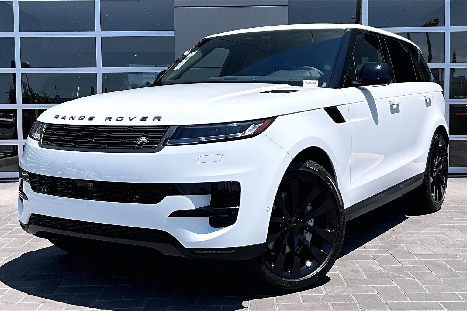 2026 Land Rover Range Rover Sport SE