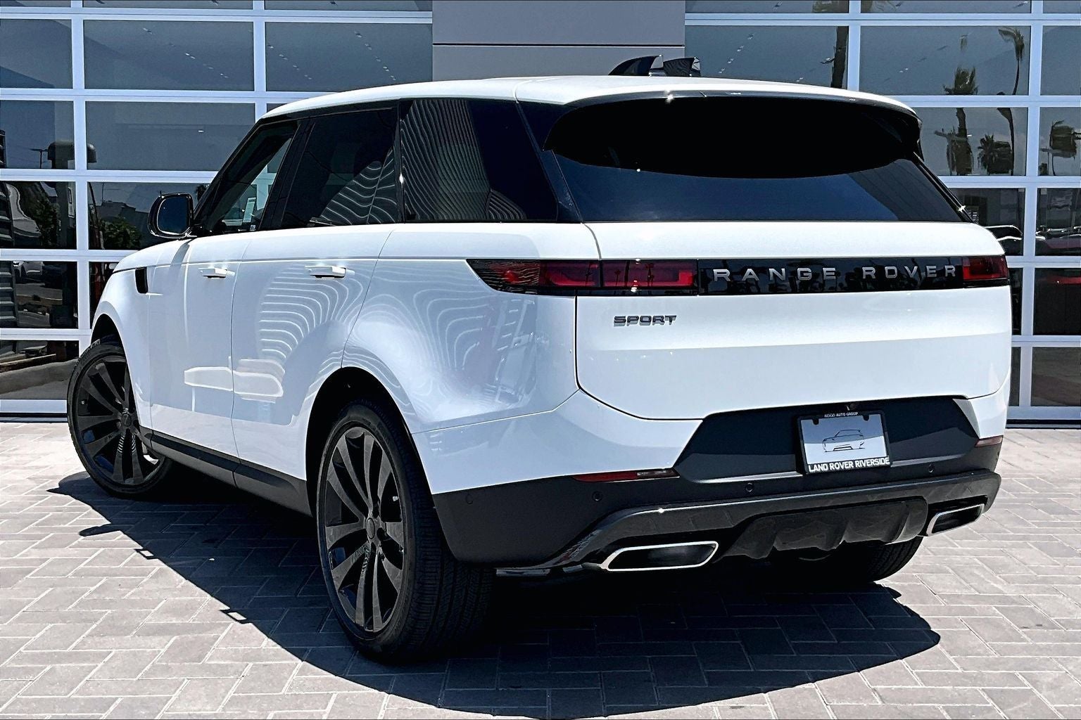 2026 Land Rover Range Rover Sport SE