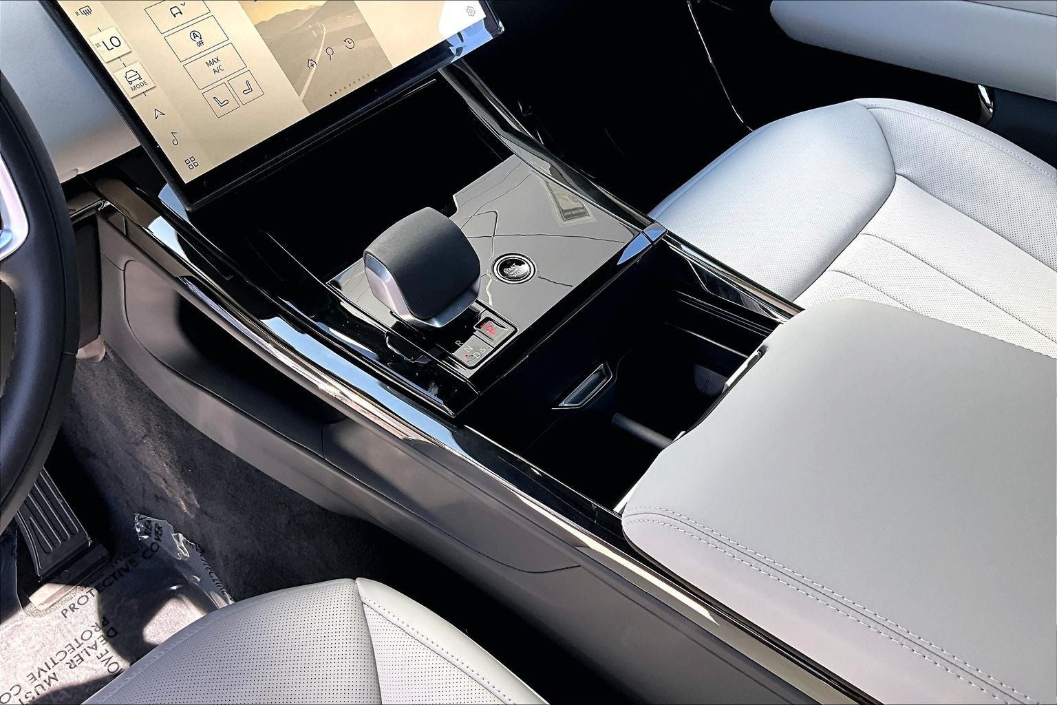 2026 Land Rover Range Rover Sport SE