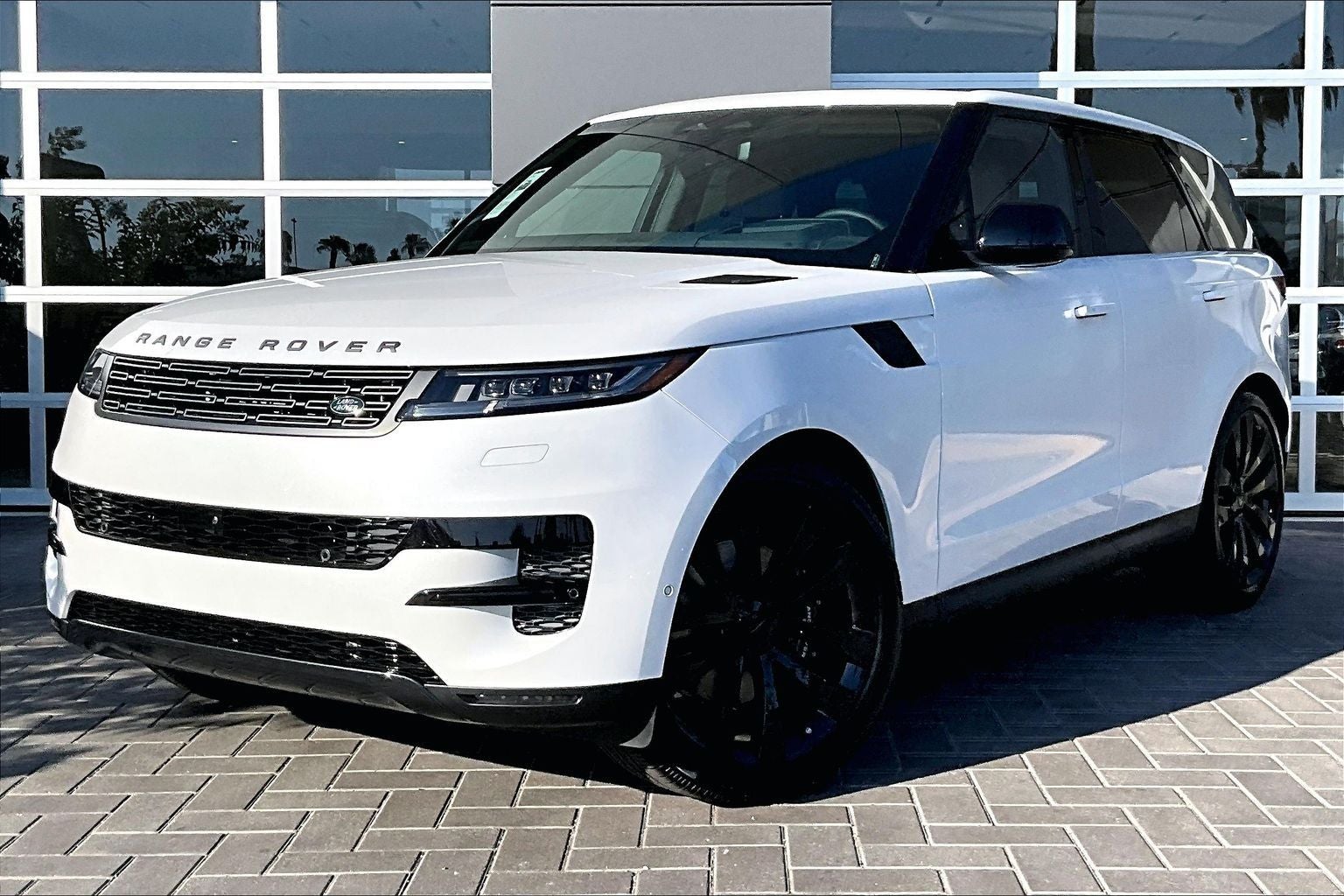 2026 Land Rover Range Rover Sport SE
