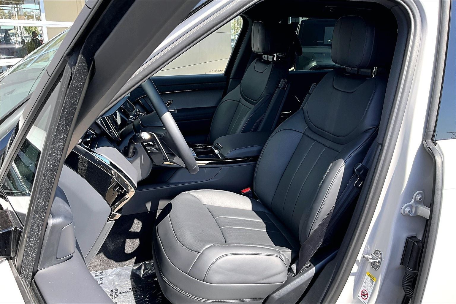 2026 Land Rover Range Rover Sport SE