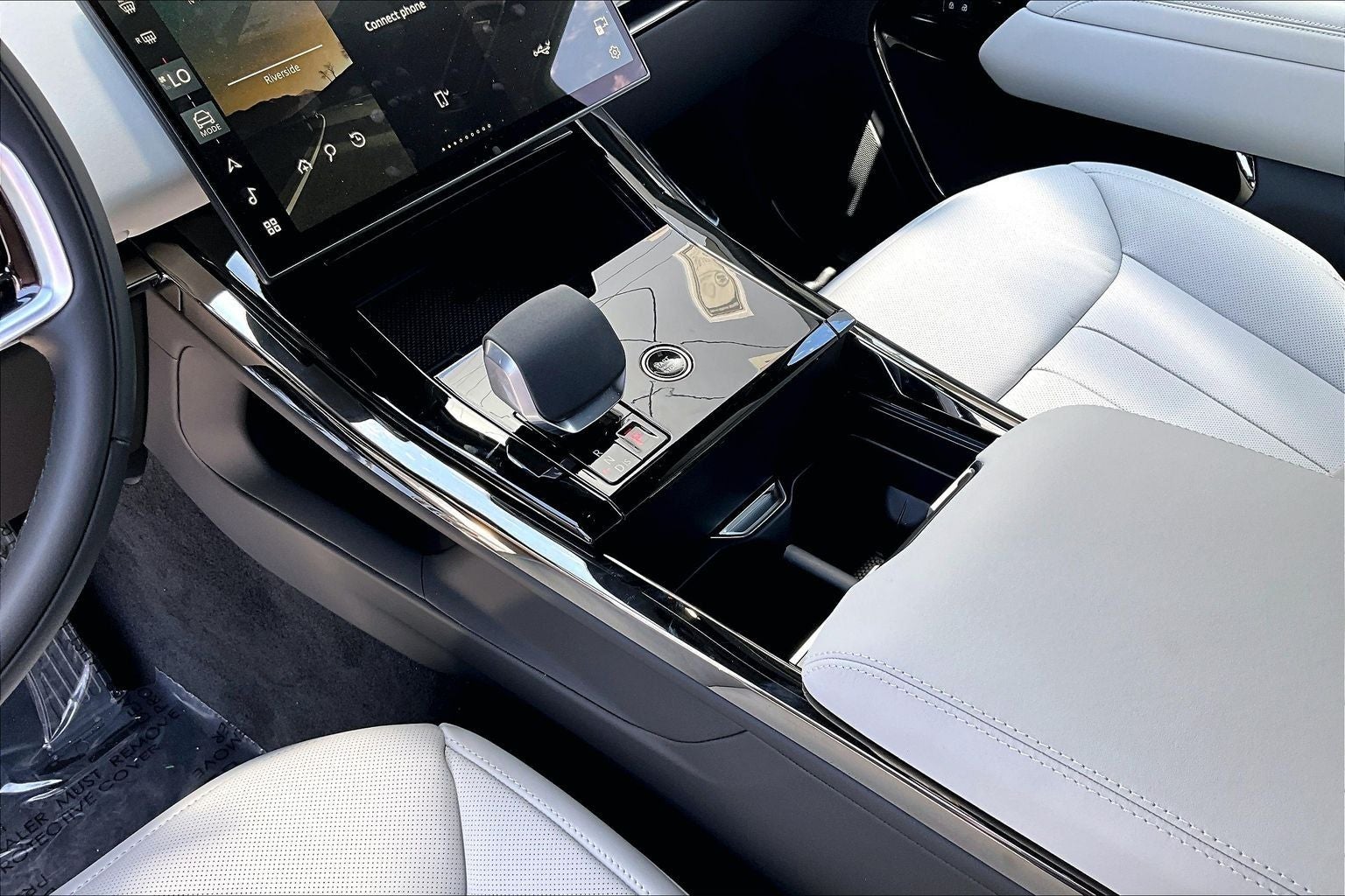 2026 Land Rover Range Rover Sport SE