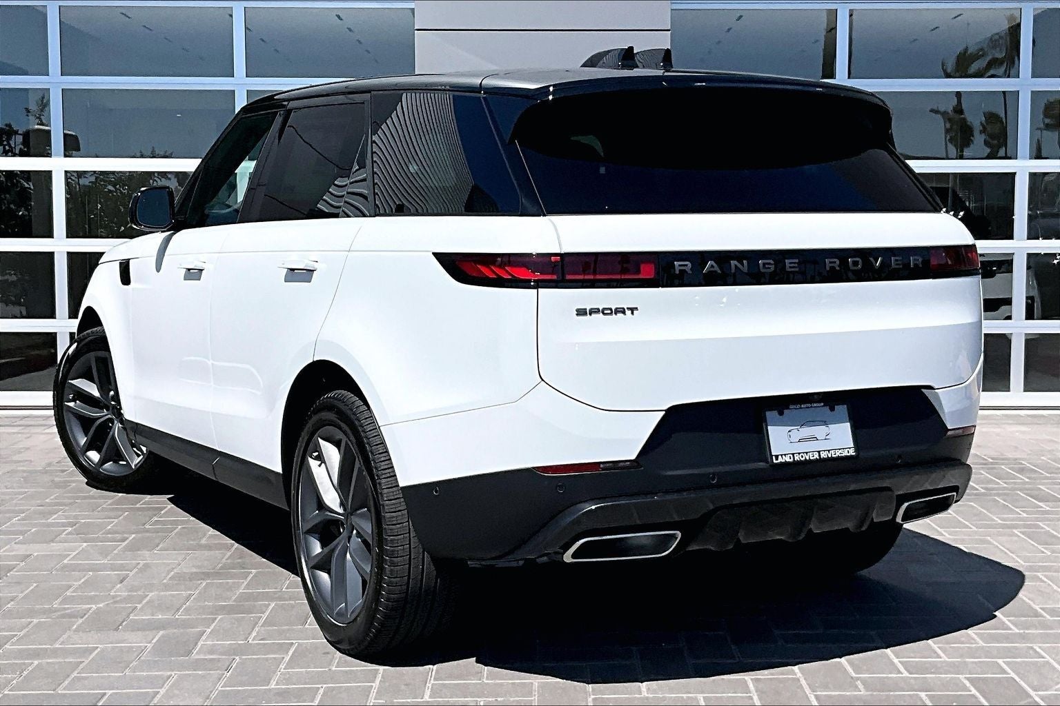 2026 Land Rover Range Rover Sport SE