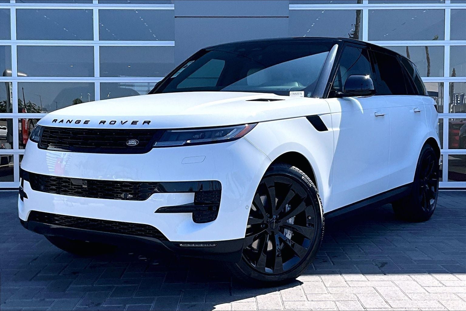 2026 Land Rover Range Rover Sport SE