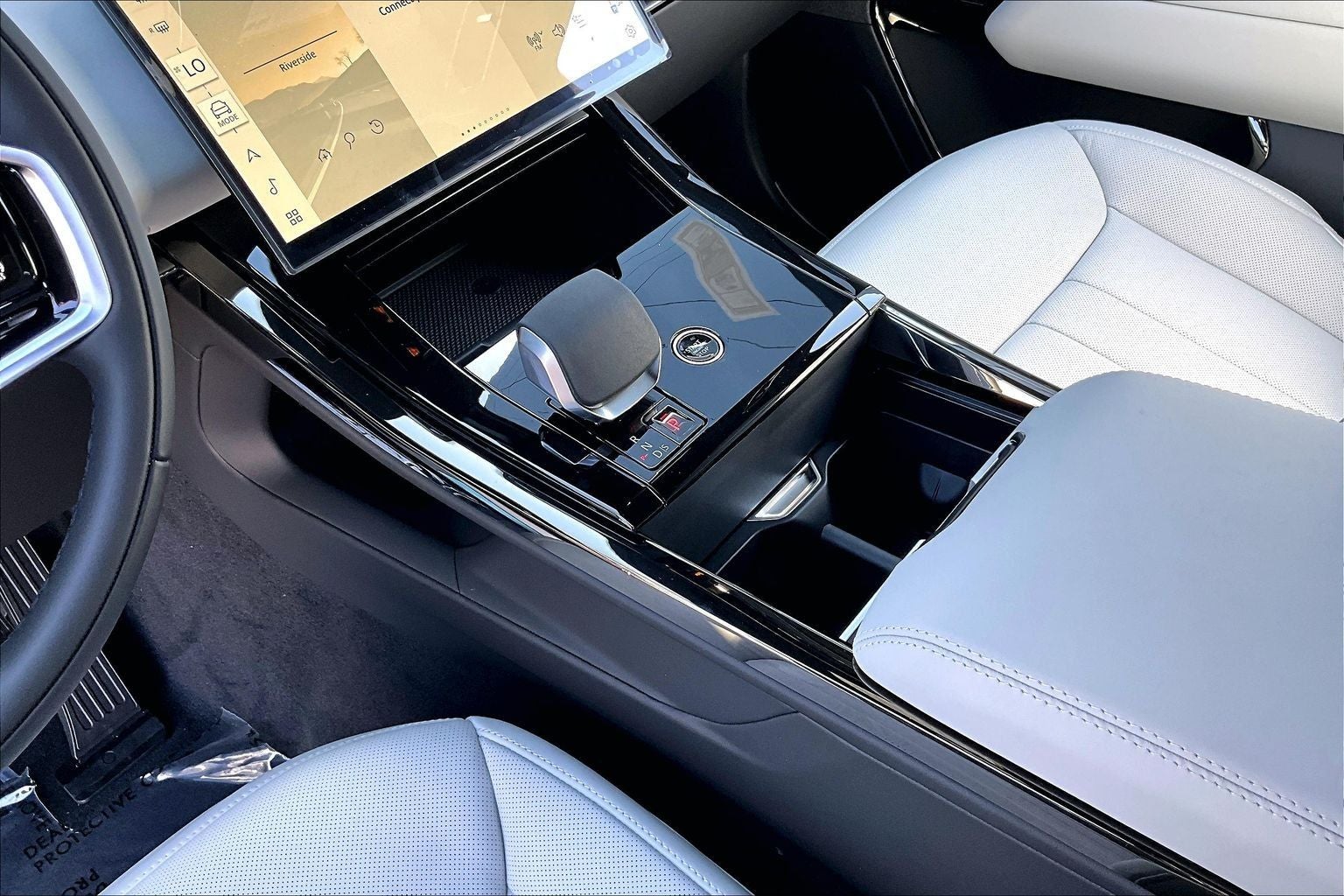 2026 Land Rover Range Rover Sport SE