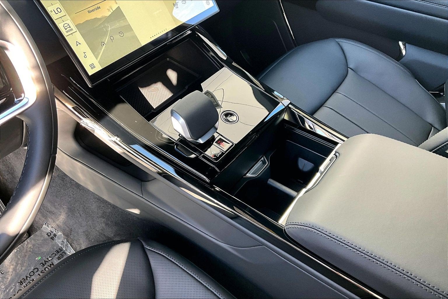 2027 Land Rover Range Rover Sport SE