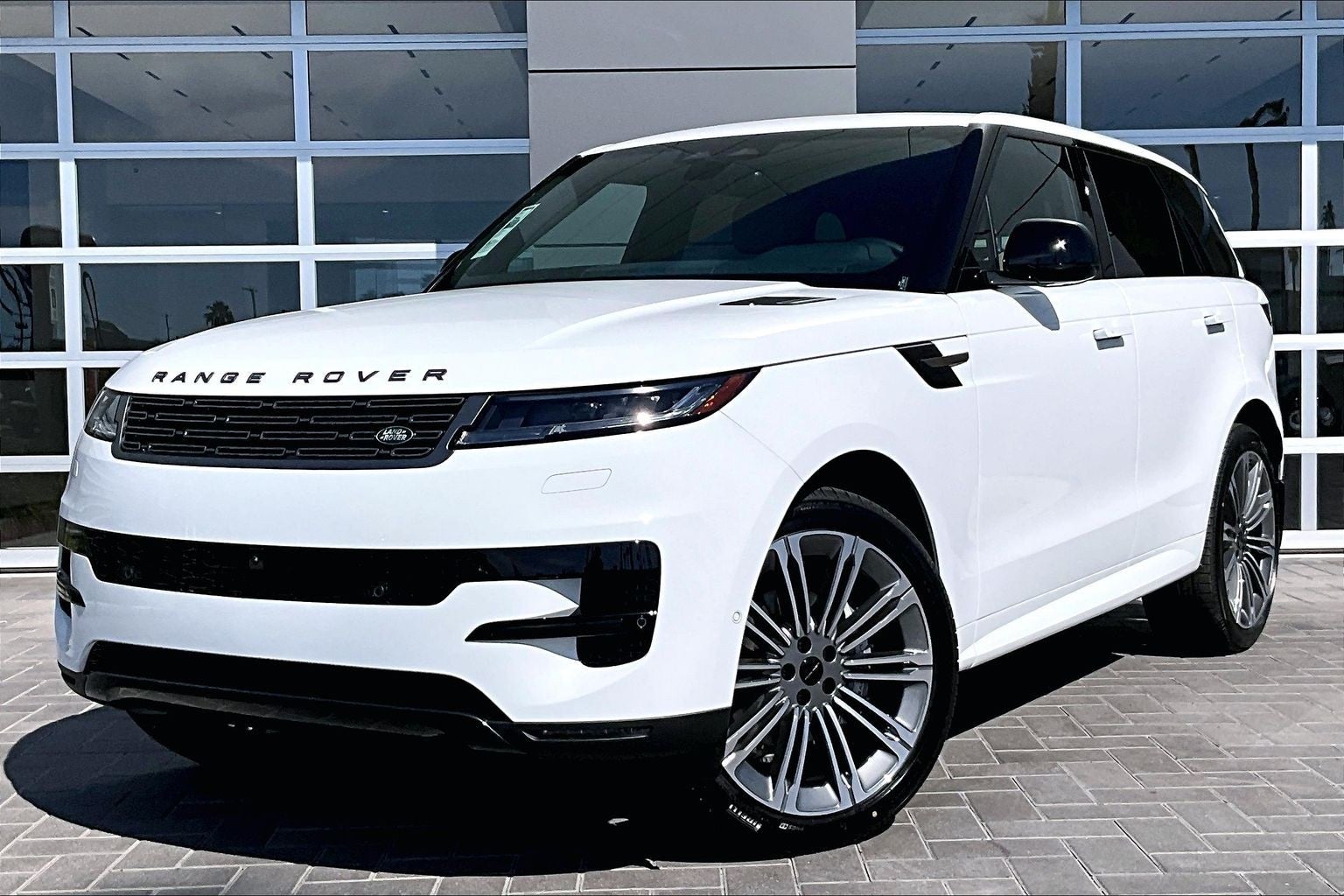 2026 Land Rover Range Rover Sport SE