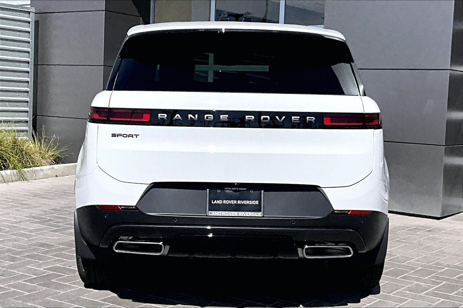 2026 Land Rover Range Rover Sport SE