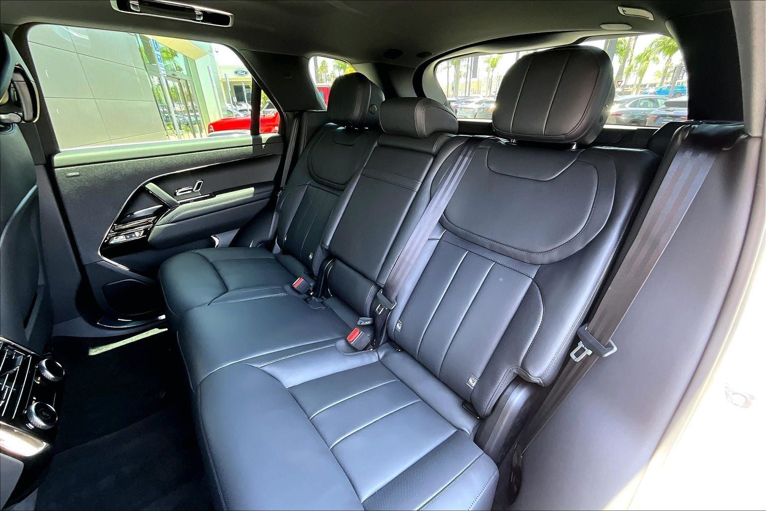 2026 Land Rover Range Rover Sport SE