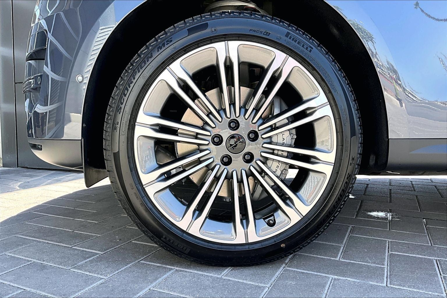 2026 Land Rover Range Rover Sport SE