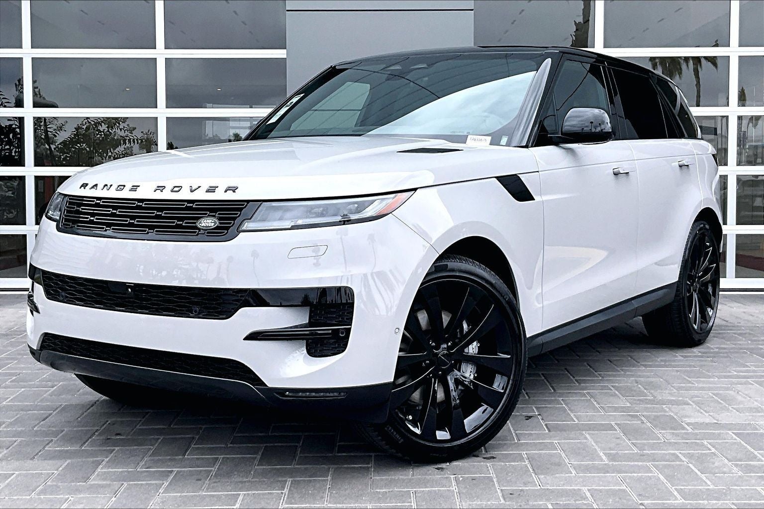 2026 Land Rover Range Rover Sport SE