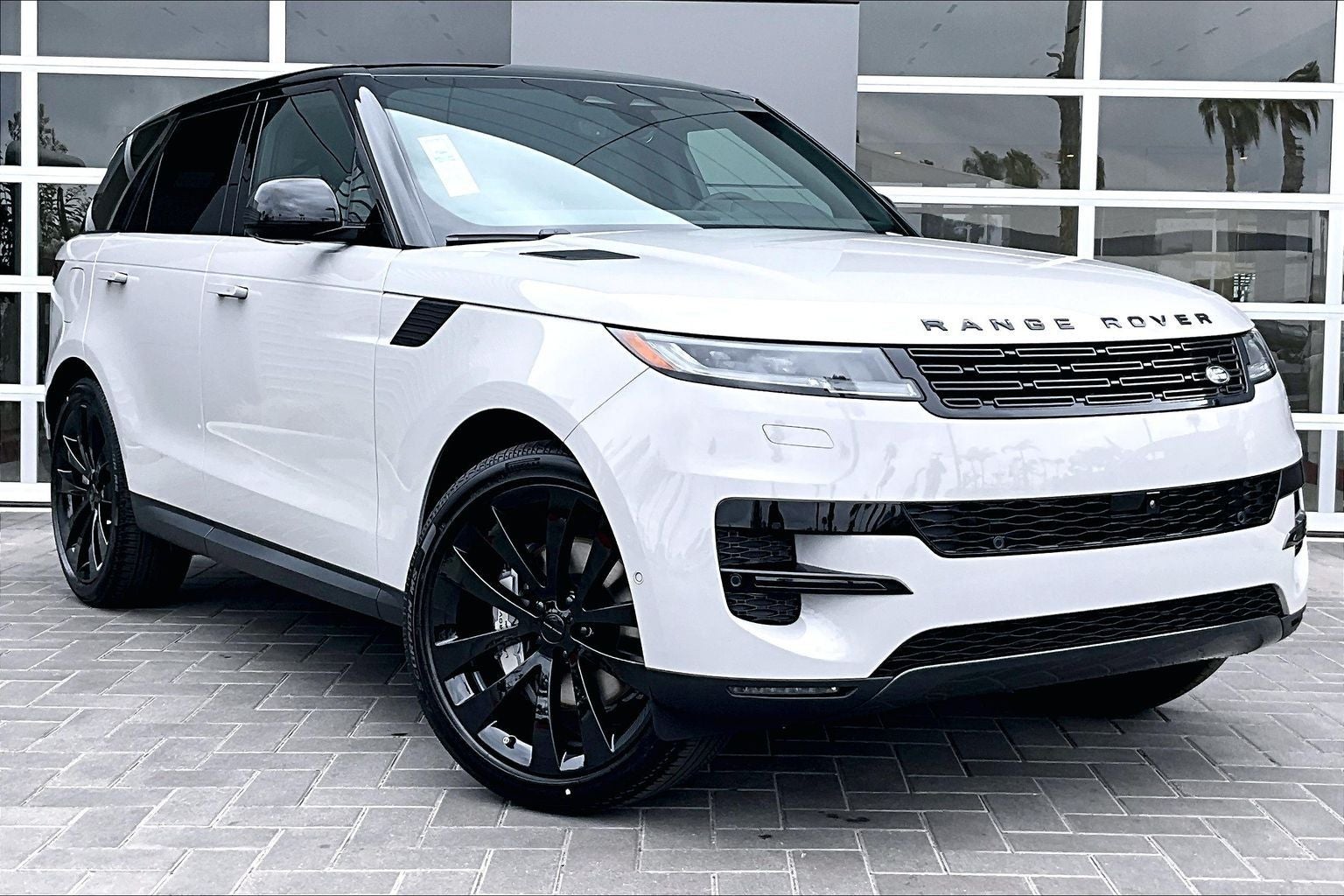 2026 Land Rover Range Rover Sport SE
