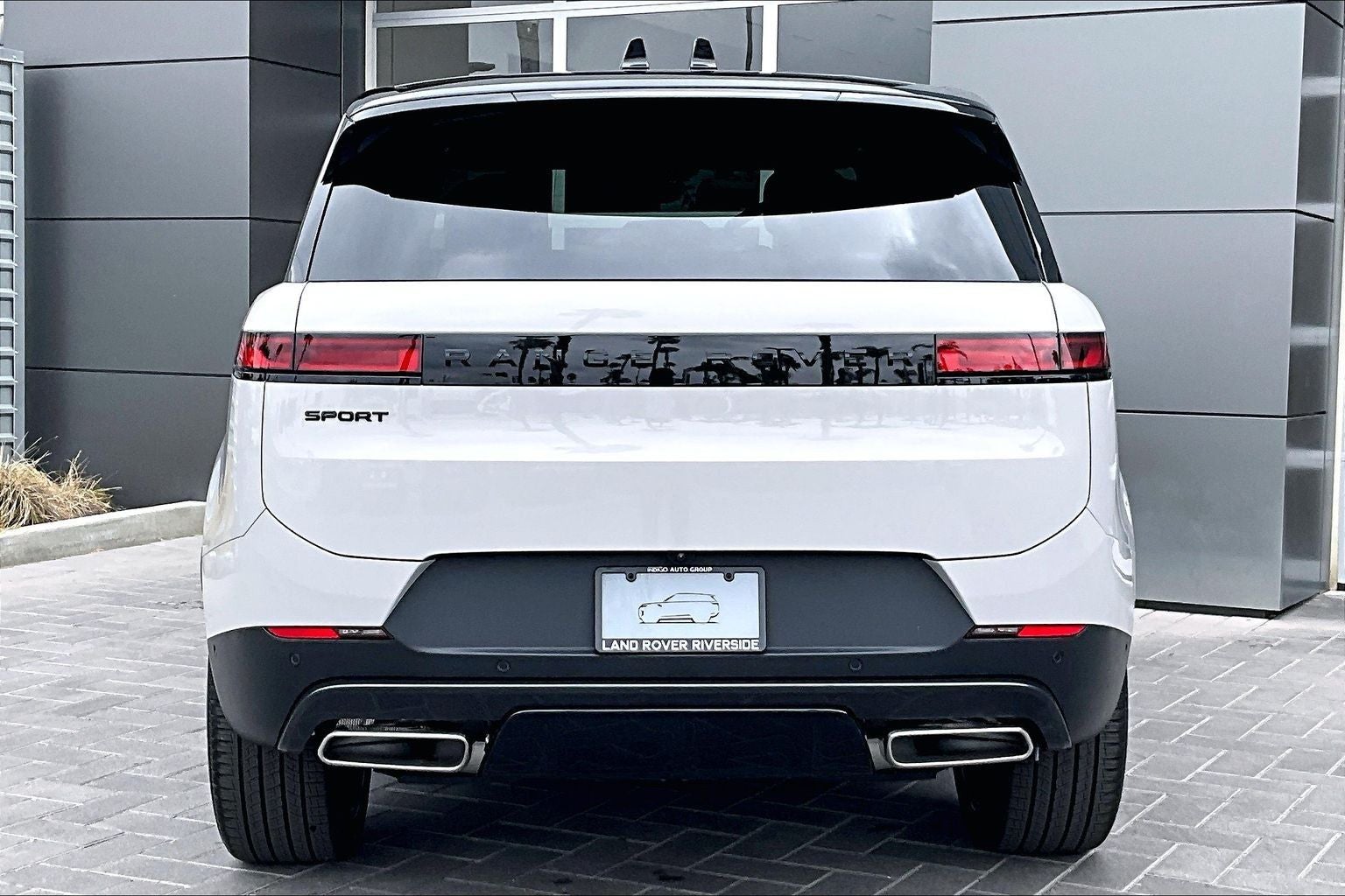 2026 Land Rover Range Rover Sport SE