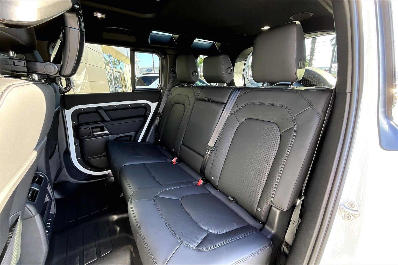 2026 Land Rover Defender 110 X-Dynamic SE