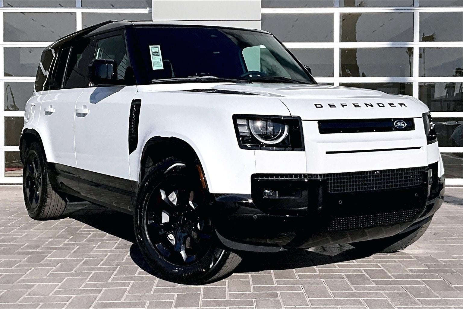 2026 Land Rover Defender 110 X-Dynamic SE