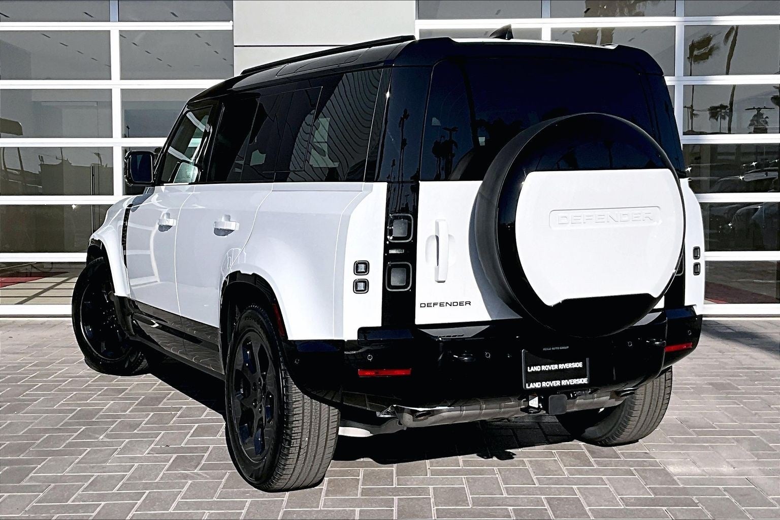 2026 Land Rover Defender 110 X-Dynamic SE