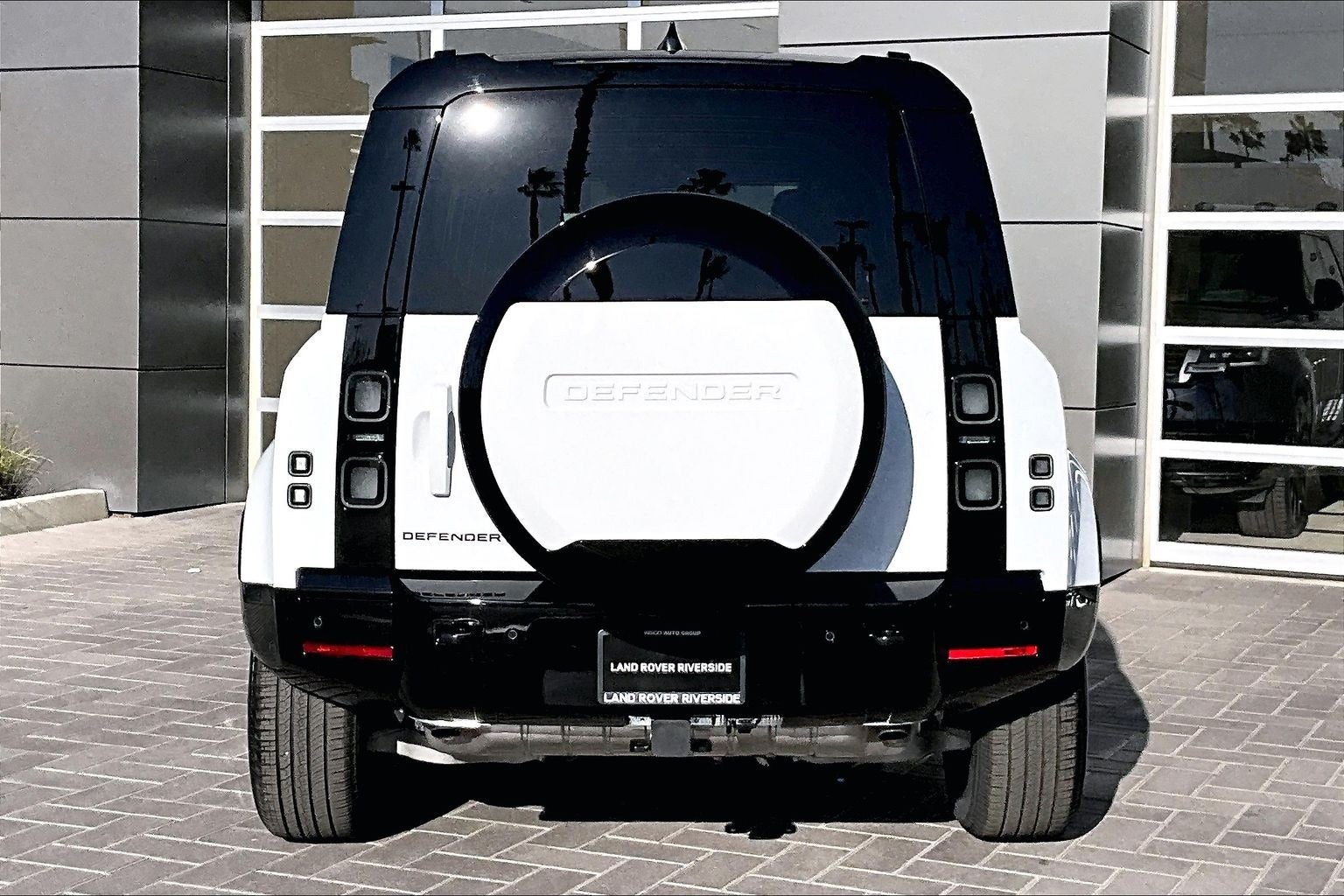 2026 Land Rover Defender 110 X-Dynamic SE