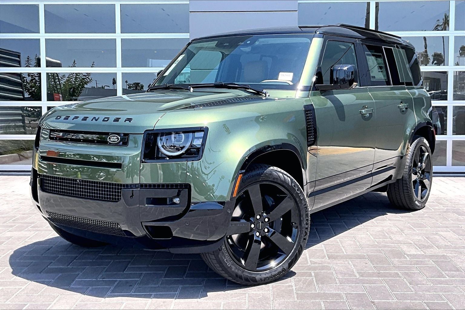 2026 Land Rover Defender 110 X-Dynamic SE