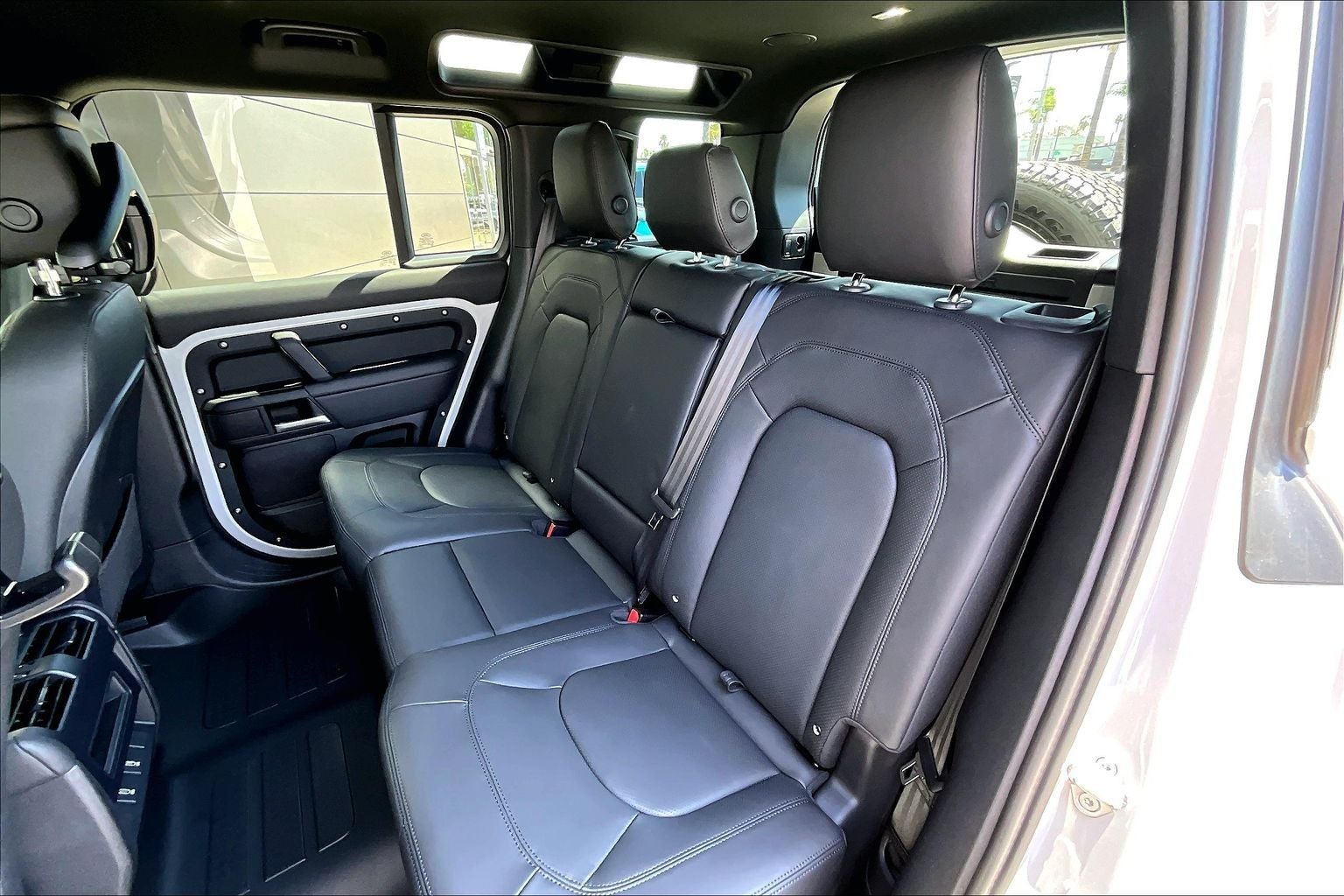 2026 Land Rover Defender 110 X-Dynamic SE