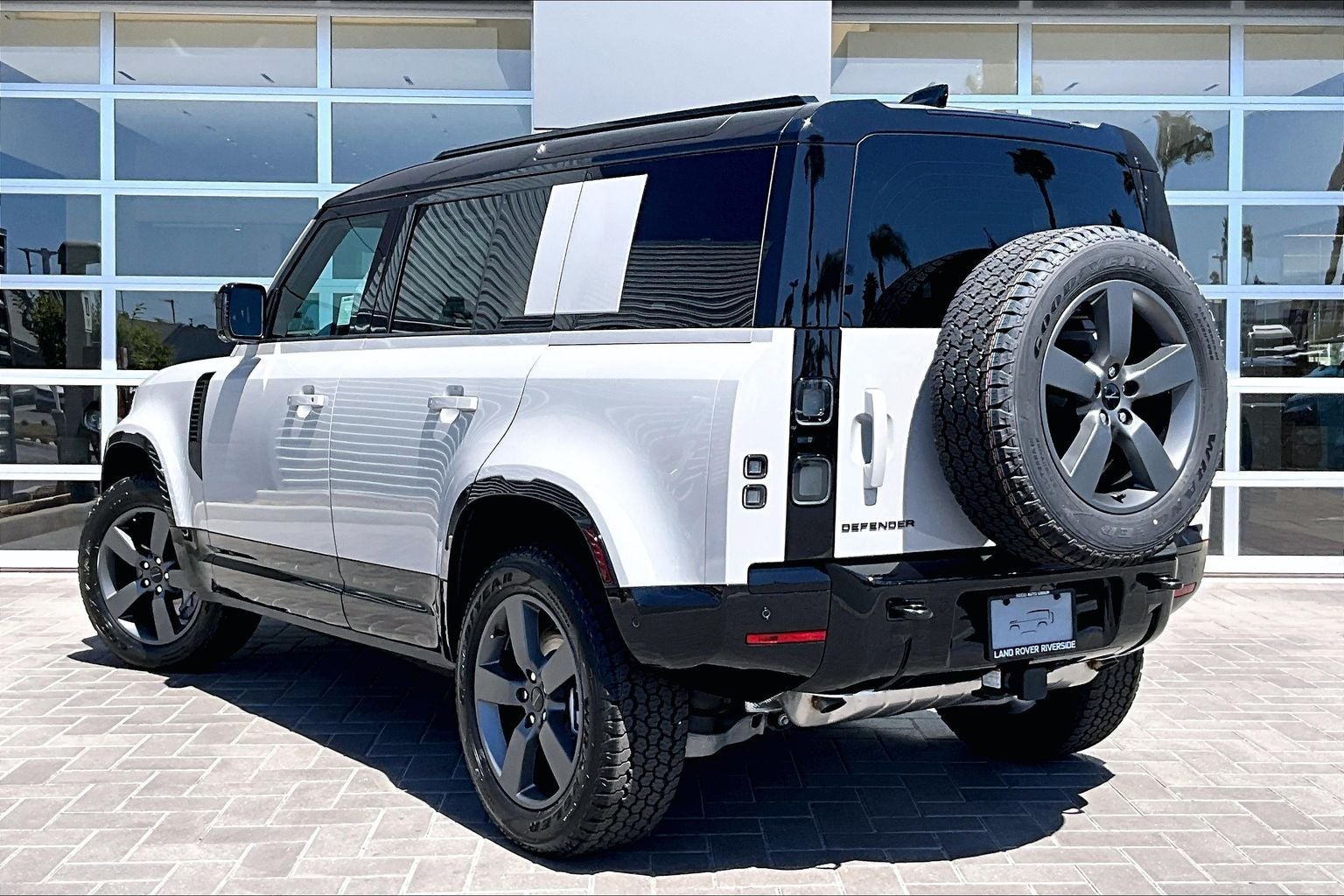 2026 Land Rover Defender 110 X-Dynamic SE