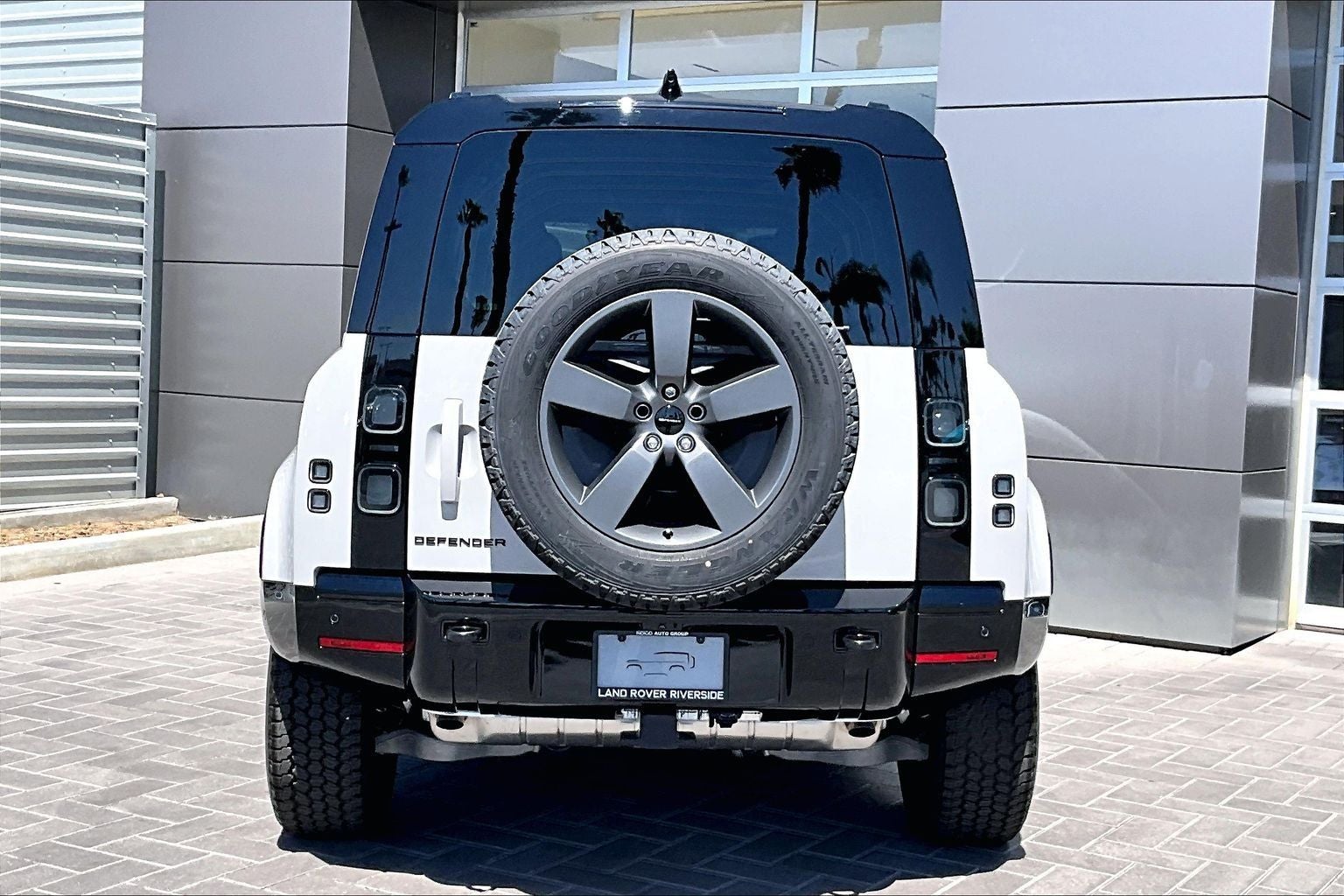 2026 Land Rover Defender 110 X-Dynamic SE