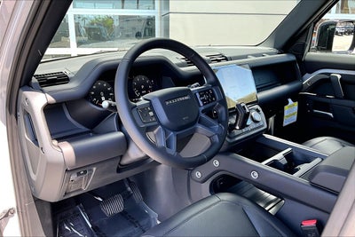 2026 Land Rover Defender 110 X-Dynamic SE