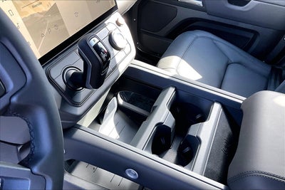2026 Land Rover Defender 110 X-Dynamic SE