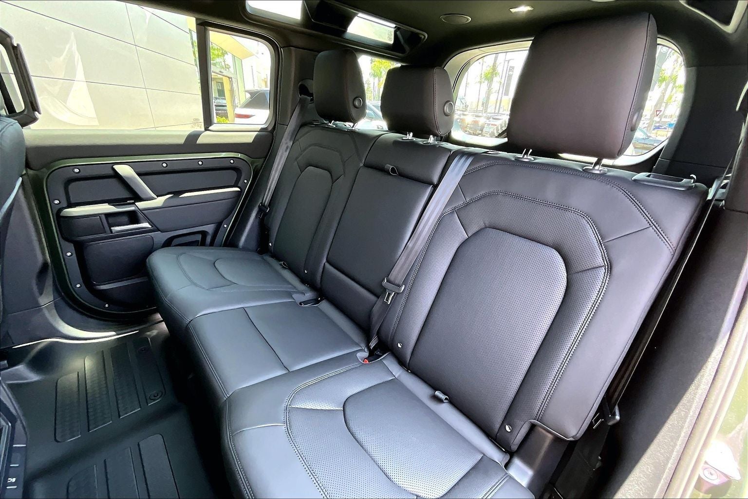 2026 Land Rover Defender 110 X-Dynamic SE