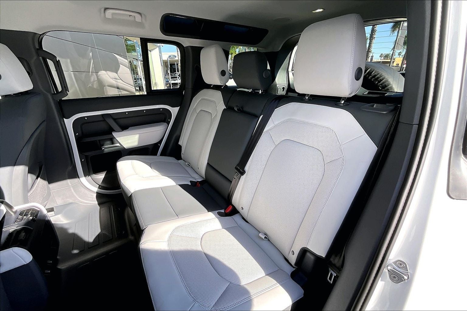 2026 Land Rover Defender 110 X-Dynamic SE