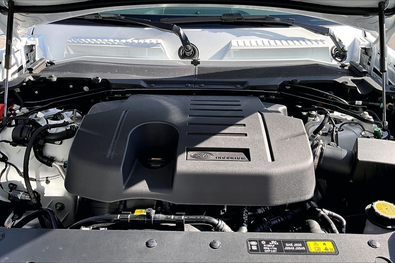 2026 Land Rover Defender 110 X-Dynamic SE